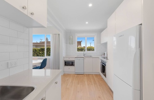 Mataura House | WARM & MODERN ART DECO HOME