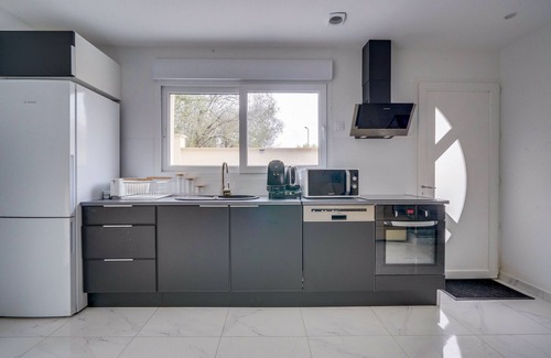 Fronsac House | Warm, new 90m2 house 5 minutes walk from the town center