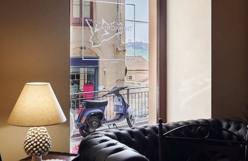 Caccamo House | WARM ROOM, OVERLOOKING THE COURSE, SPACIOUS AND FRESHLY RENOVATED
