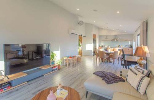 Prebbleton House | Warm Safe Quiet Spacious Family Home, Sleeps 7
