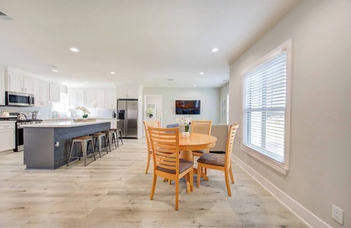 OST - South Union House | Warm & Spacious 3/BR Centrally Located and NRG