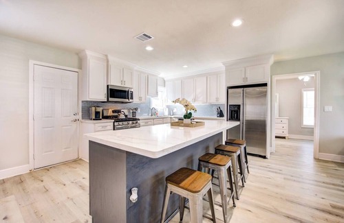 OST - South Union House | Warm & Spacious 3/BR Centrally Located and NRG