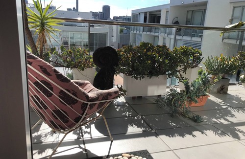 Freemans Bay Apartment | Warm, spacious and secure apartment in great location. Just move in!