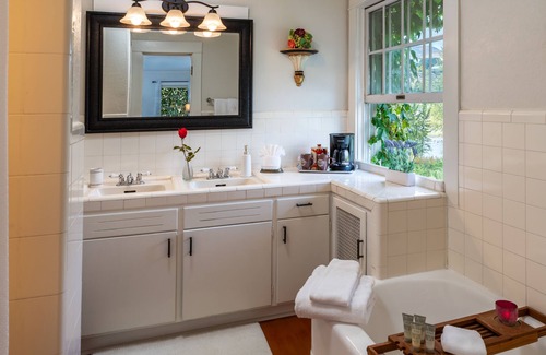 Sunnyslope Bed & Breakfast | Warm Springs Inn & Winery