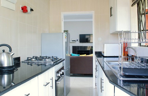 Harare Cottage | Warm & Tasteful Glint Cottage