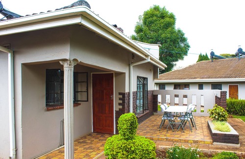 Harare Cottage | Warm & Tasteful Glint Cottage
