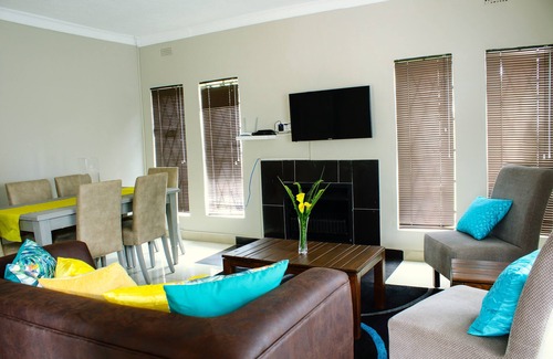 Harare Cottage | Warm & Tasteful Glint Cottage