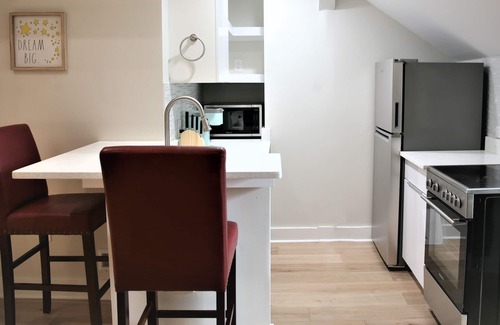 Midtown Village Apartment | Warm & Unique - Amazing Downtown Location - 2 Queen Beds - Disney+ Included