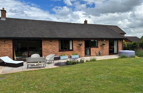 Taunton House | Warm up with a sauna, hot tub and games