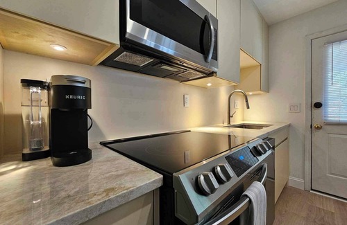 Rosewood Condo | Warm & Welcoming 2 Bedroom Condo
