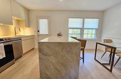 Rosewood Condo | Warm & Welcoming 2 Bedroom Condo
