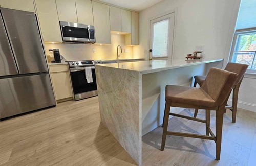 Rosewood Condo | Warm & Welcoming 2 Bedroom Condo