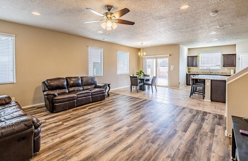 Tierra Oeste House | Warm Wind Retreat- 3 bedrooms, 2.5 bathrooms -