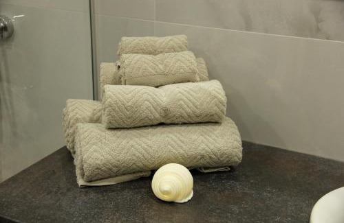 Zujunai Apartment | Warmzy Home - Modern 2 Rooms Apartment With Free Parking