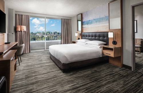 Warner Center Hotel | Warner Center Marriott Woodland Hills