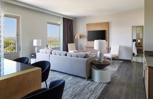 Warner Center Hotel | Warner Center Marriott Woodland Hills