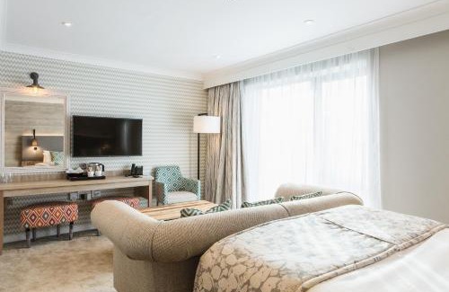 Studley Hotel | Warner Hotels - Studley Castle