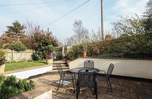 Bicton Cottage | WARREN COTTAGE, pet friendly, with a garden in Colaton Raleigh