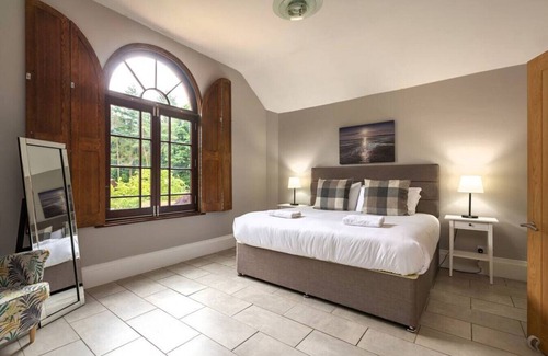 Aldborough House | Warren House Aylsham Sleeps 20. 2 hot tubs