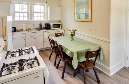 Warren Apartment | Warren Vacation Rental, Walk to Warren Town Beach