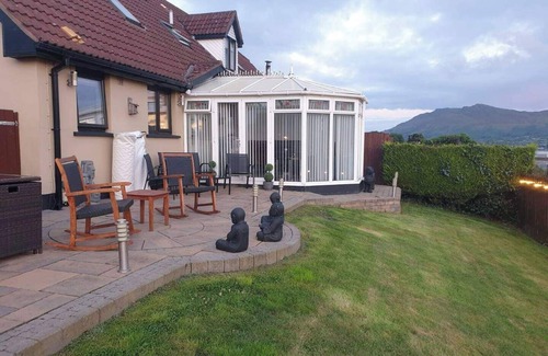 Newry House | Warrenpoint Countryside House-3bedroom- Private Garden
