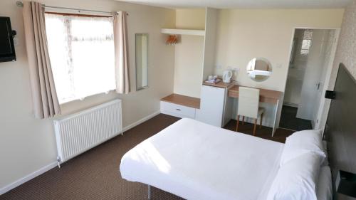 Kenn Hotel | Warrens Village Motel and Self Catering
