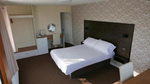 Kenn Hotel | Warrens Village Motel and Self Catering
