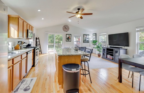 Warrenton House | Warrenton Gem: Walk to Downtown!