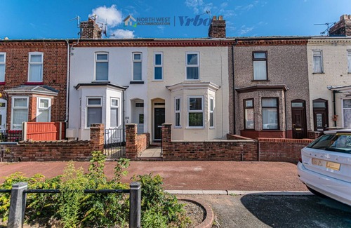 Warrington House | Warrington 3BR House – Ideal for Contractors Stay with Free WiFi & Parking