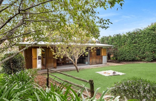 Berry Cottage | Warriwul Cottage - luxurious rural barn-style cottage in the heart of Berry