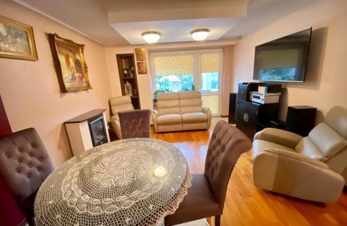 Goclaw Apartment | Warsaw Garden Apartment 70m2