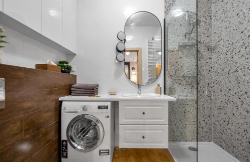 Powazki Apartment | Warsaw Wola - Parking, Balcony, Quiet & Green Quarter - by Rentujemy