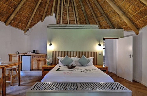 Magaliesberg Cabin | Warthogs Bush Lodge