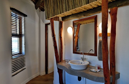 Magaliesberg Cabin | Warthogs Bush Lodge