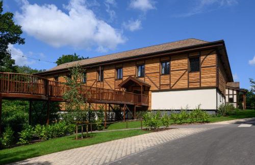 Warwick Town Centre Hotel | Warwick Castle Hotel & Knight's Village