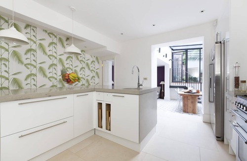 Abingdon Apartment | Warwick Gardens II by onefinestay