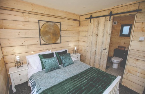 Derbyshire Cabin | Warwick Lodge - Luxury 1 Bed Cabin with Private Hot Tub