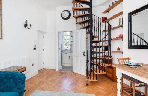 Warwick Town Centre Apartment | Warwick Post Office Apartment