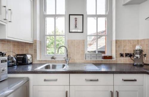 Warwick Town Centre Apartment | Warwick Post Office Apartment