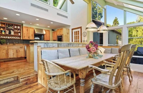 Warwick House | Warwick valley wineries, breweries, Legoland, hiking/skiing - kid friendly