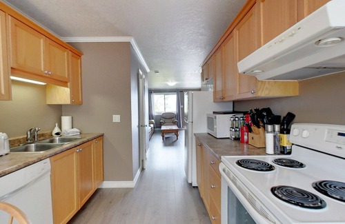 Wasaga Beach House | Wasaga Beach/Blue Mountain Ski Hills/Christmas village/Lake Front/