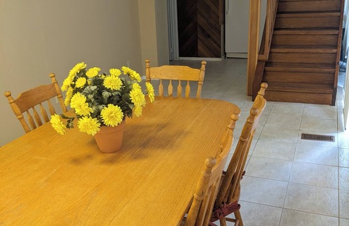 Wasaga Beach House | Wasaga Beach close to Beach 3 and the dog beach. lots of space for a big family