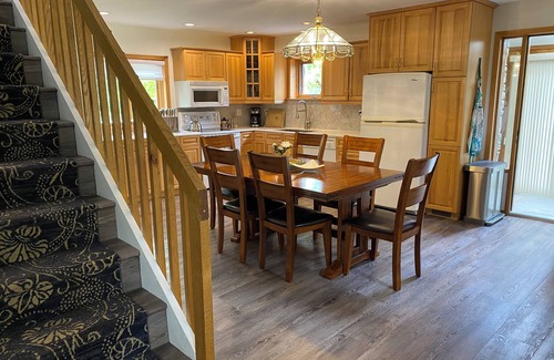 Wasaga Beach House | Wasaga Beach Water Front Country Styled Home Near Blue Mountain - Four Bedroom