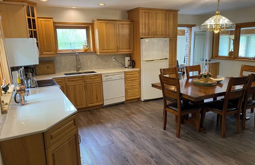 Wasaga Beach House | Wasaga Beach Water Front Country Styled Home Near Blue Mountain - Four Bedroom