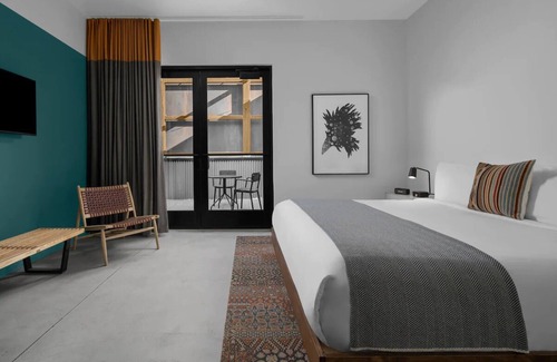 People's Freeway Hotel | Wasatch Room at evo Hotel, Free Parking, Dogs are Welcome!