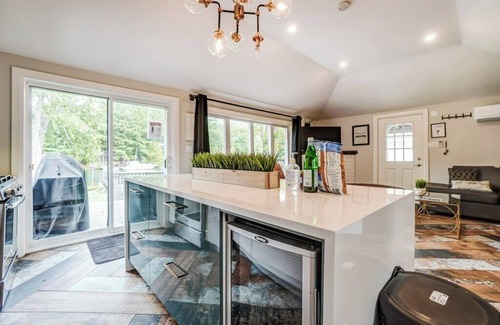 Severn Bridge Cottage | Washago Waterfront : Hot Tub, Sauna, ATV/Snowmobile Access, Fishing Paradise