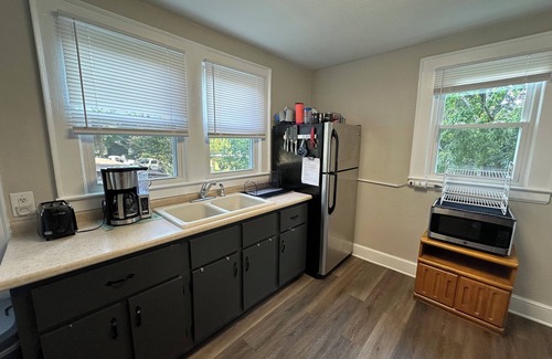 Hickory Apartment | Washer, Dryer, Desk, Smart TV, Blackout Shades, Fully Stocked Kitchen Cookware