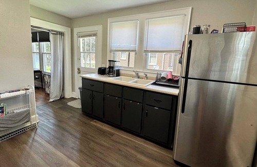 Hickory Apartment | Washer, Dryer, Desk, Smart TV, Blackout Shades, Fully Stocked Kitchen Cookware