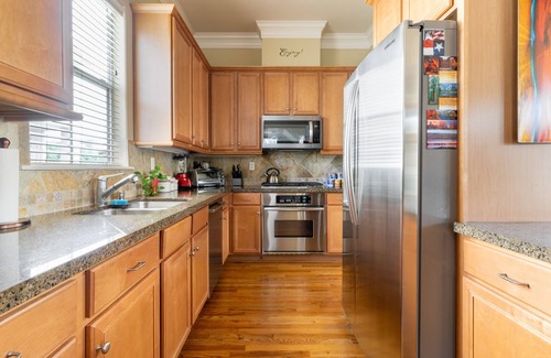 Montrose House | Washington Corridor & Park Living by RedAwning