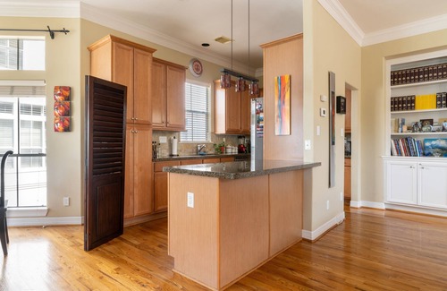 Montrose House | Washington Corridor & Park Living by RedAwning